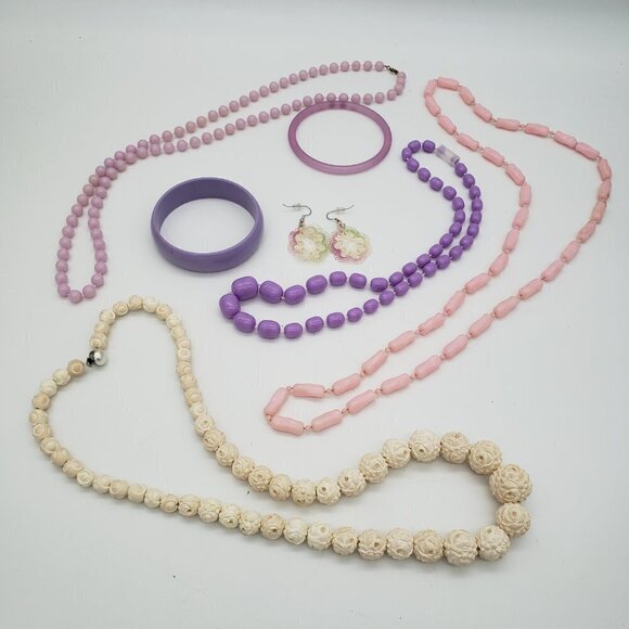 Fun Jewelry Lot of Pastel Pink Purple Cream Colored Necklaces Bracelets Earrings - Picture 12 of 13